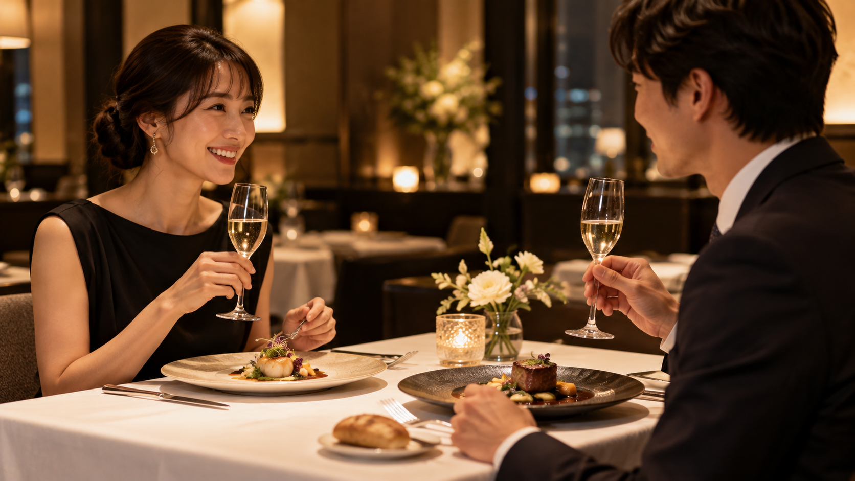 暖かなレストランで祝う二人の晩餐